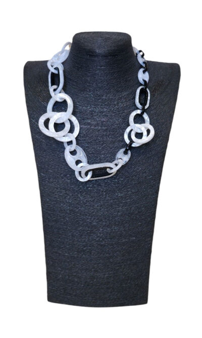 Ogrlica 15 - E rings short - white