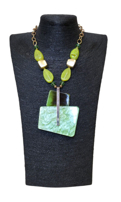 Ogrlica 32 - E medallion asymmetric - green