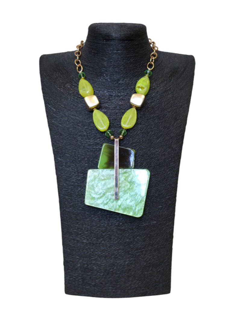 Ogrlica 32 - E medallion asymmetric - green