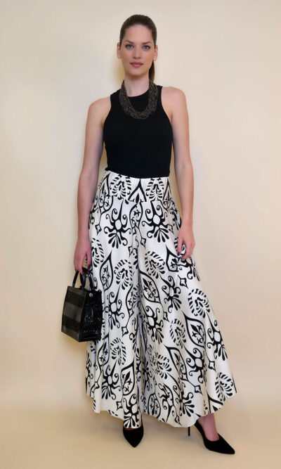 Hlače 48 Claxton - viscose print - black