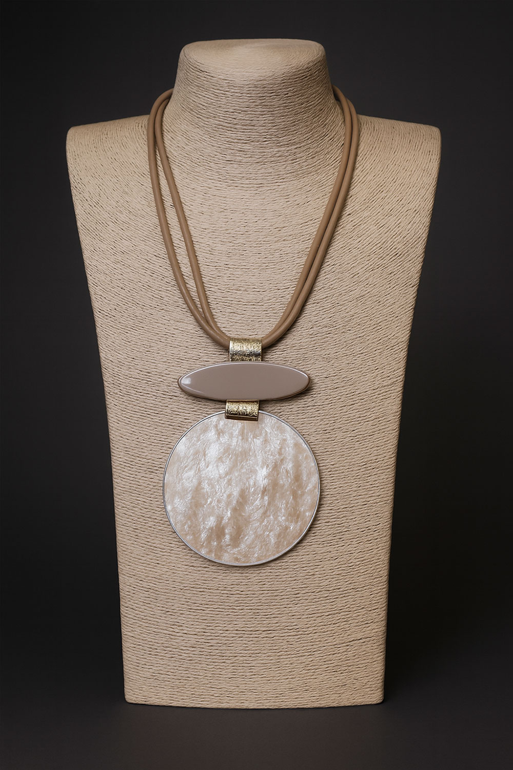 Ogrlica 32 - E medallion big - beige