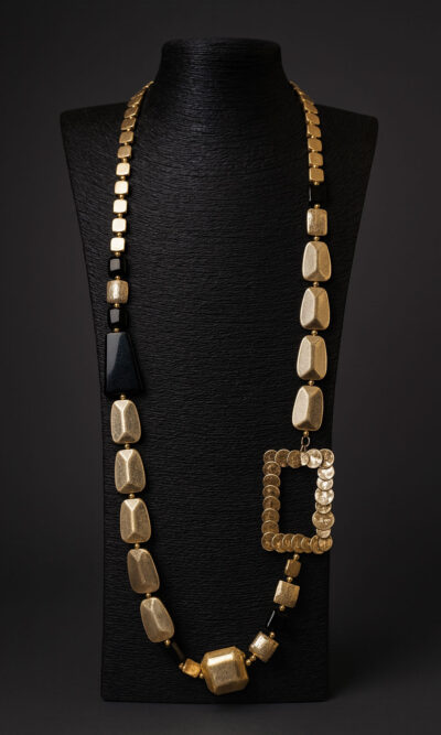 Ogrlica 32 - E kockice/pravokut - gold/black