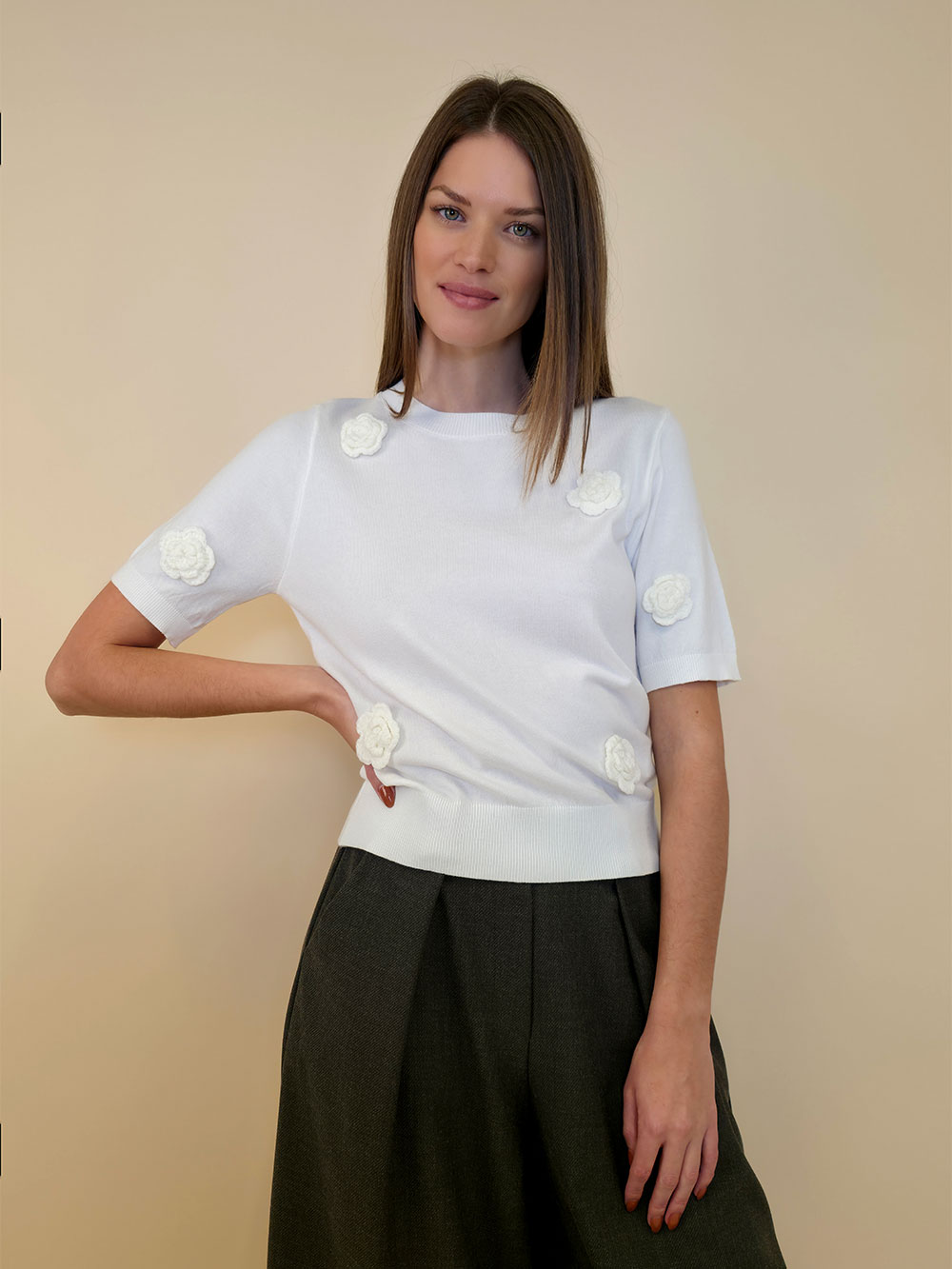 Pulover 42 Nyssa - plt Flowers UN - white