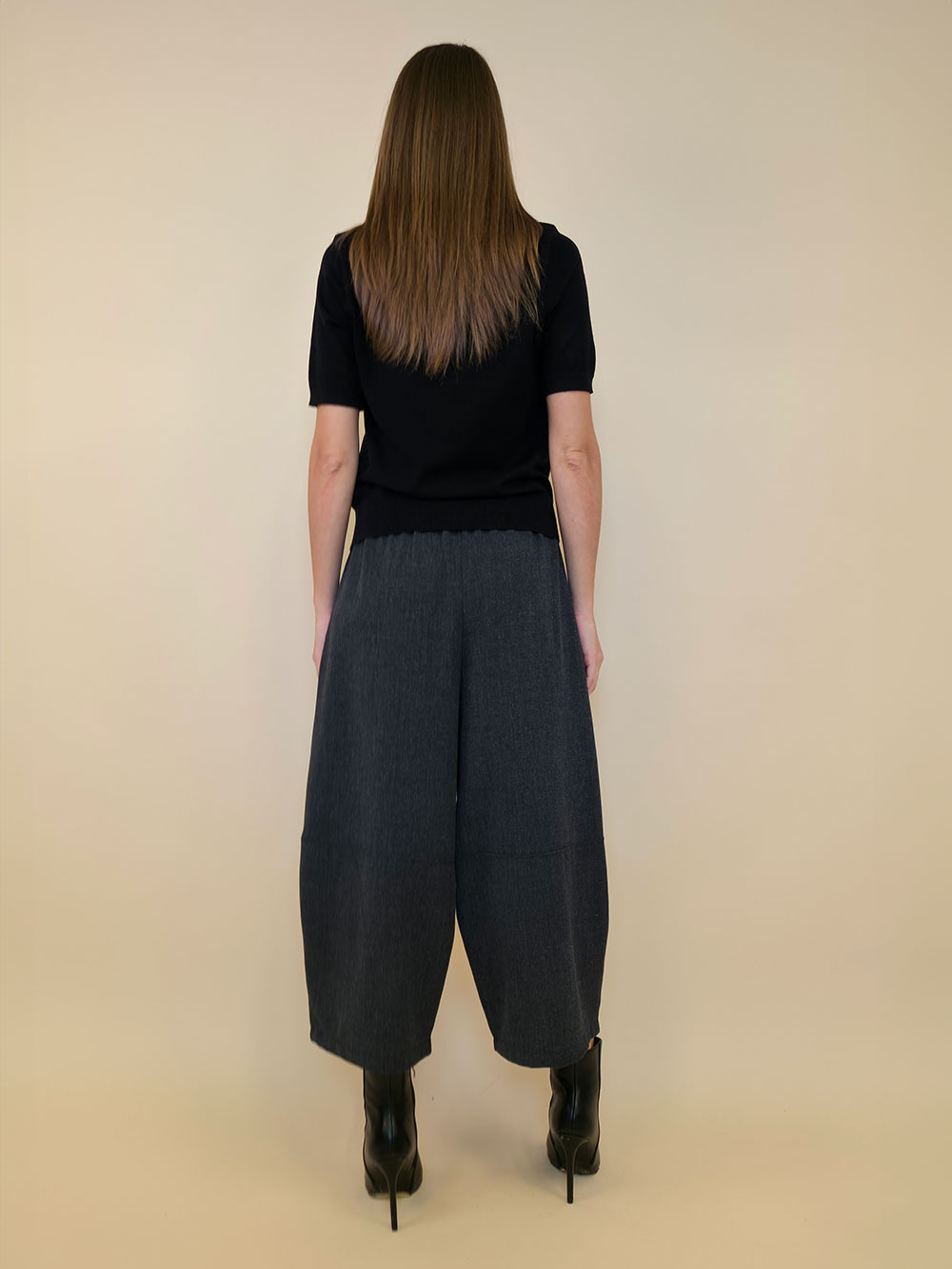 Pulover 42 Nyssa - plt Flowers UN - black